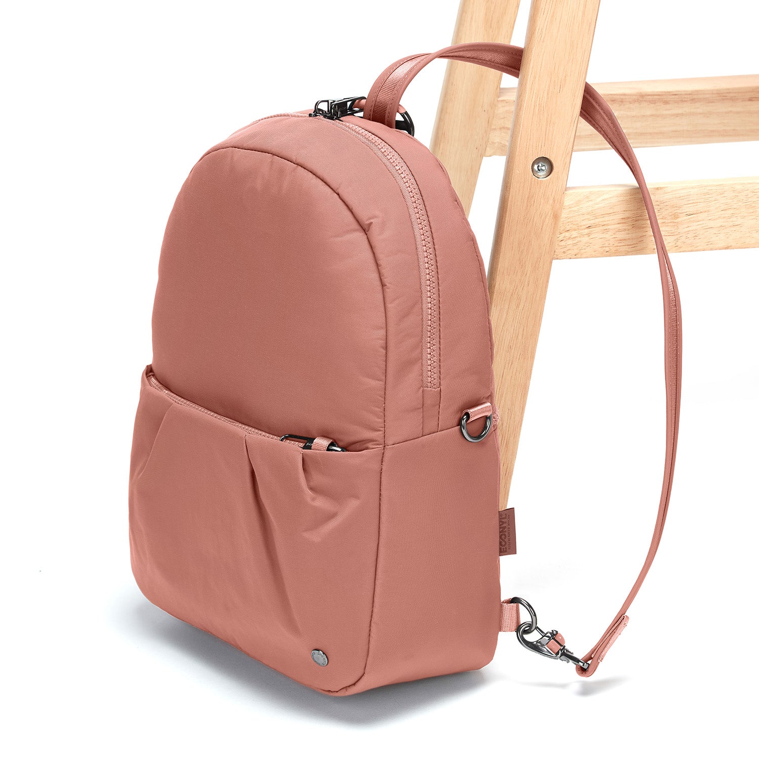 One strap turns this handbag into a tote, backpack and office purse! -  Yanko Design