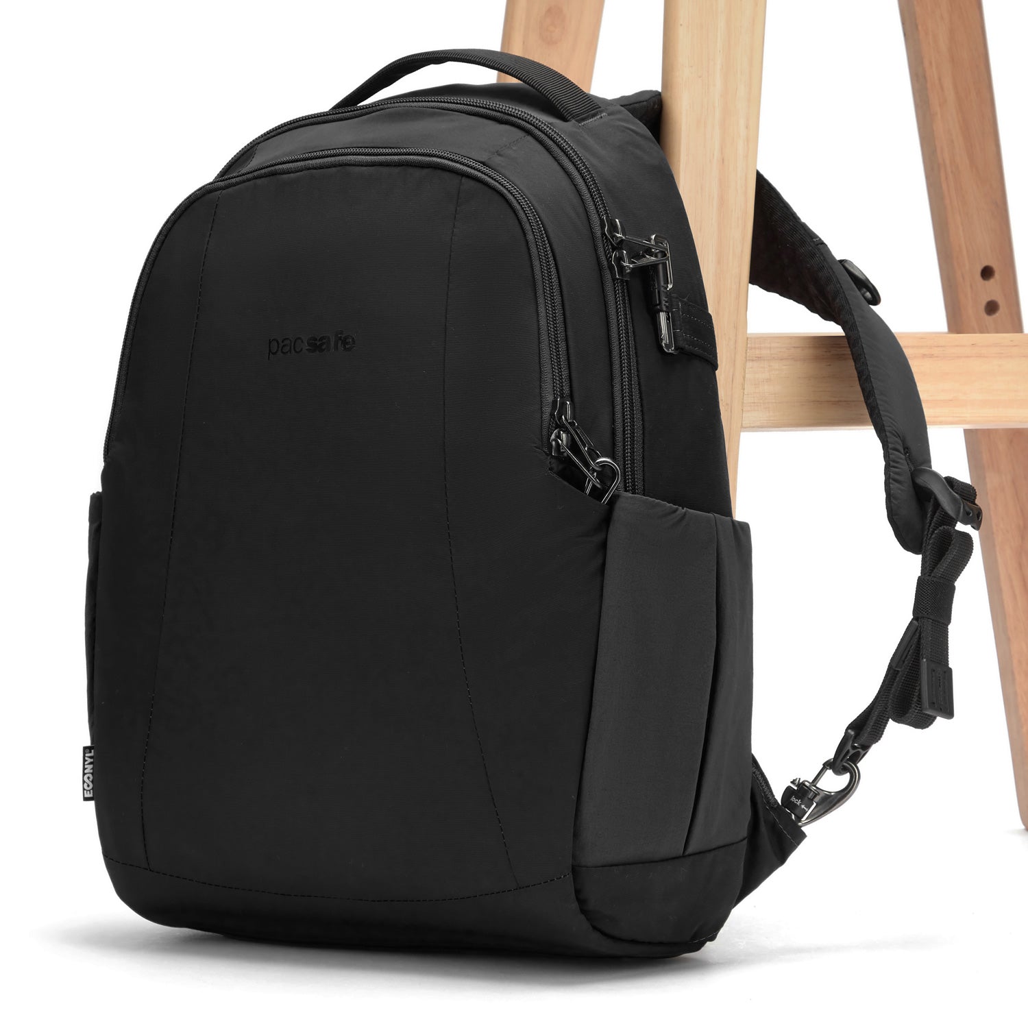 Pacsafe camera outlet backpack