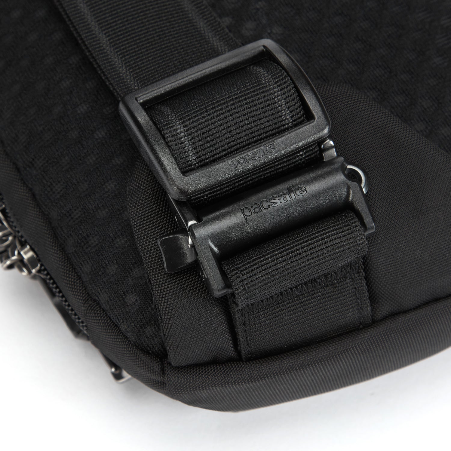 希! Pacsafe Vibe150 スリングバッグ 防犯 カモ柄 2502251837261.jpg