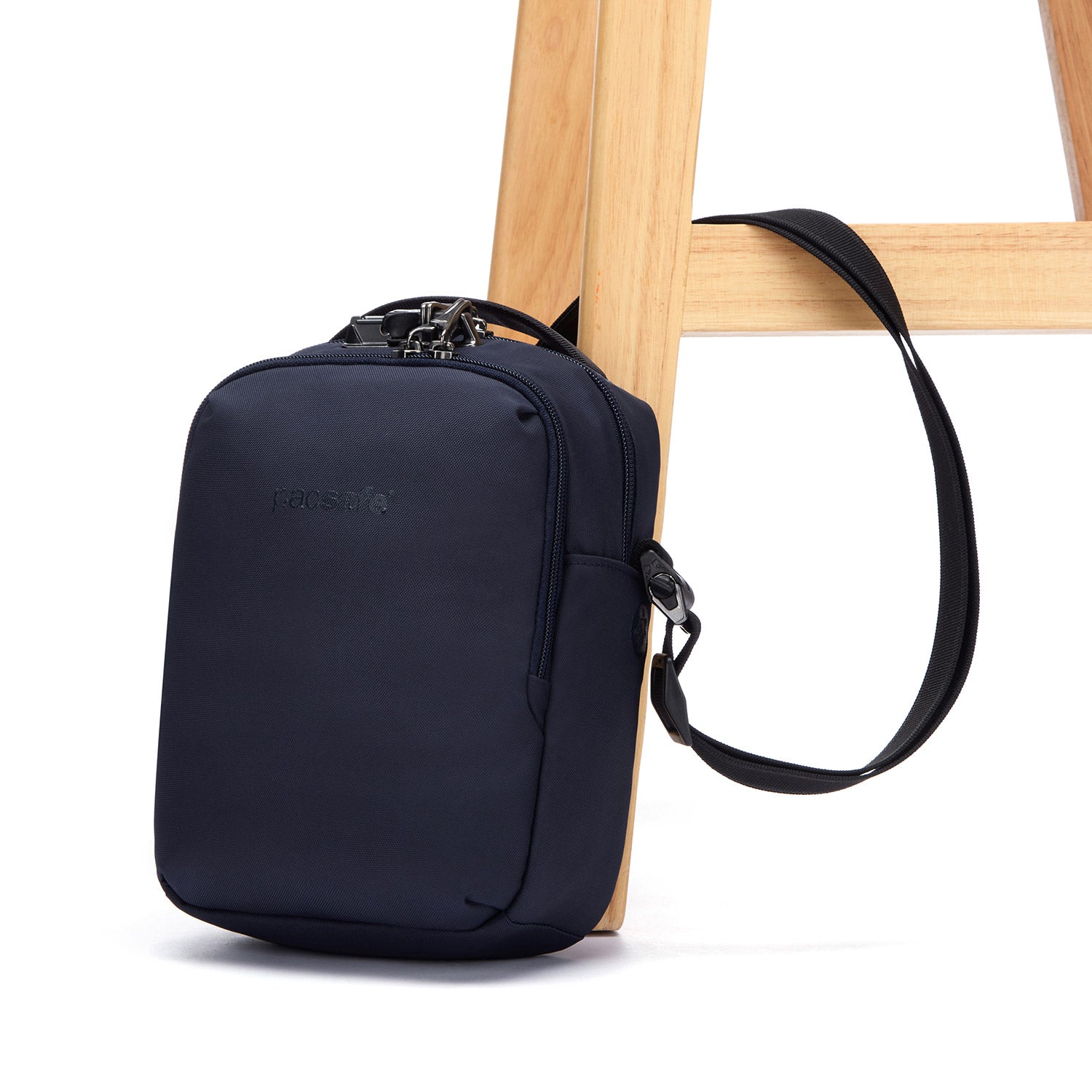 美品　Pacsafe パックセーフ Vコンパニオン クロスボディ Pacsafe® V Anti-Theft Companion Crossbody – Pacsafe – Official