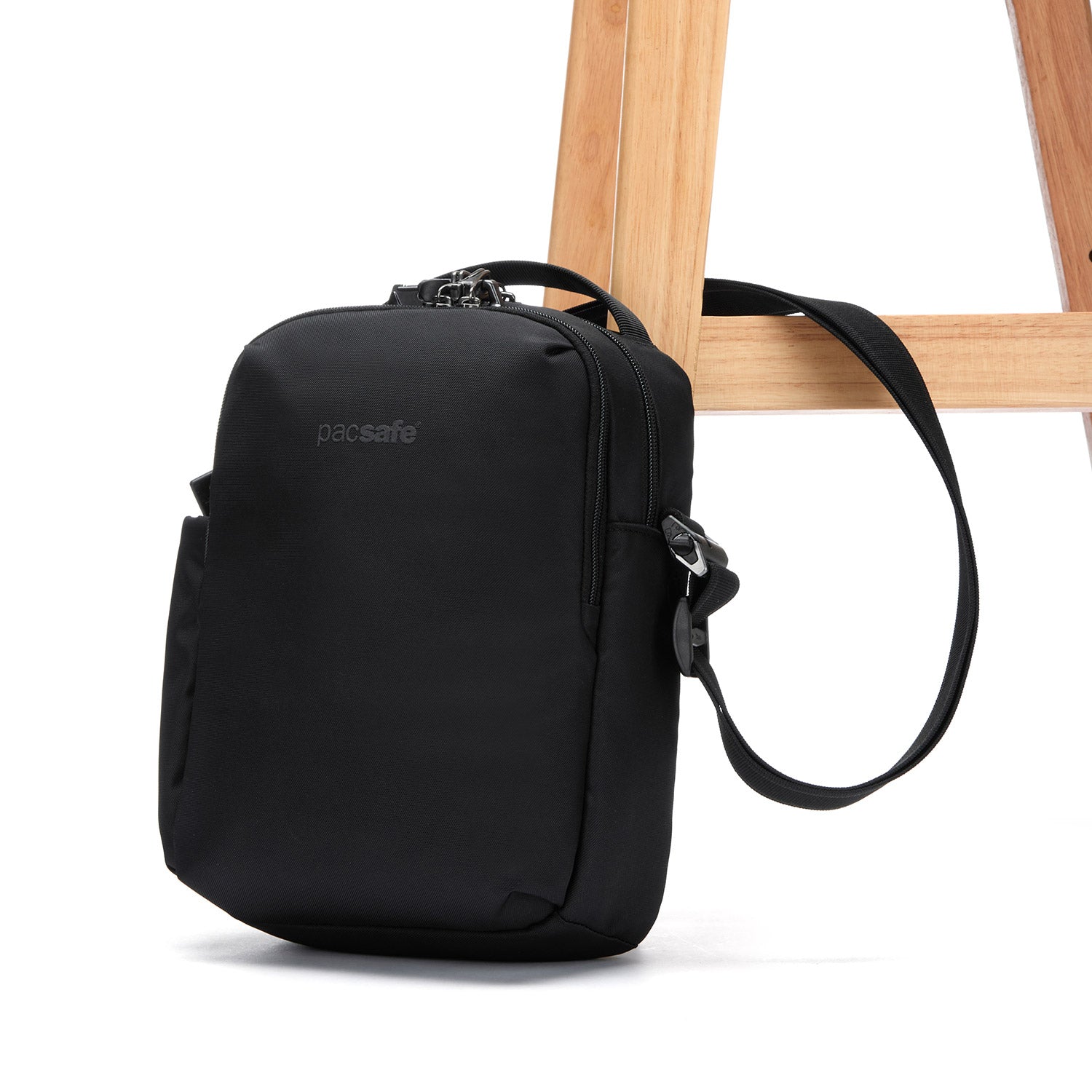 Pacsafe® V anti-theft tour crossbody | Pacsafe®