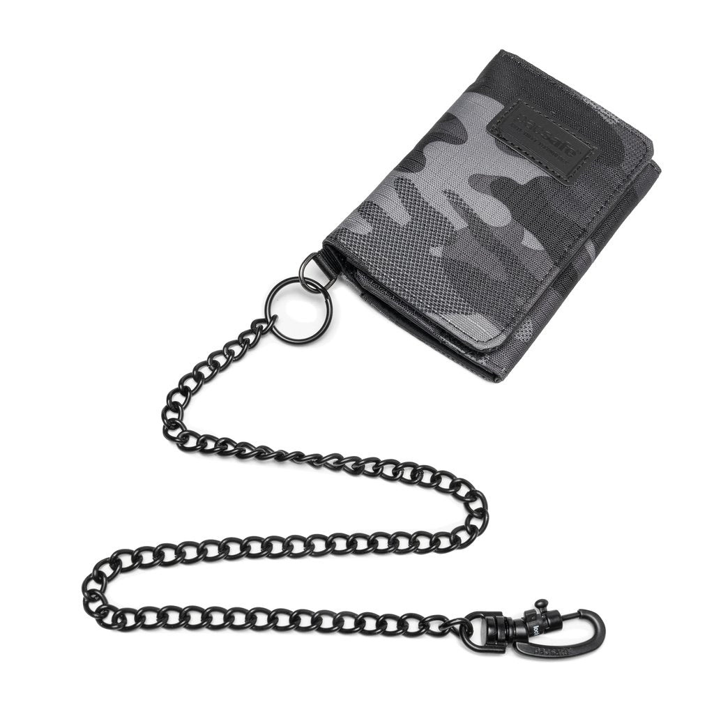 Wallet securing chain with TurnNLock hook | Pacsafe® – Pacsafe